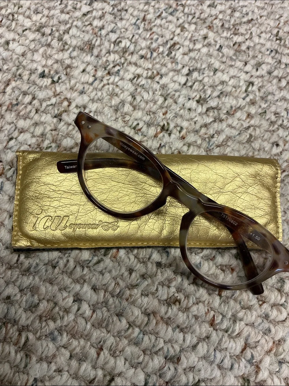 ICU eyewear. Tortoiseshell Reading Glasses with Gold Case. +1.50